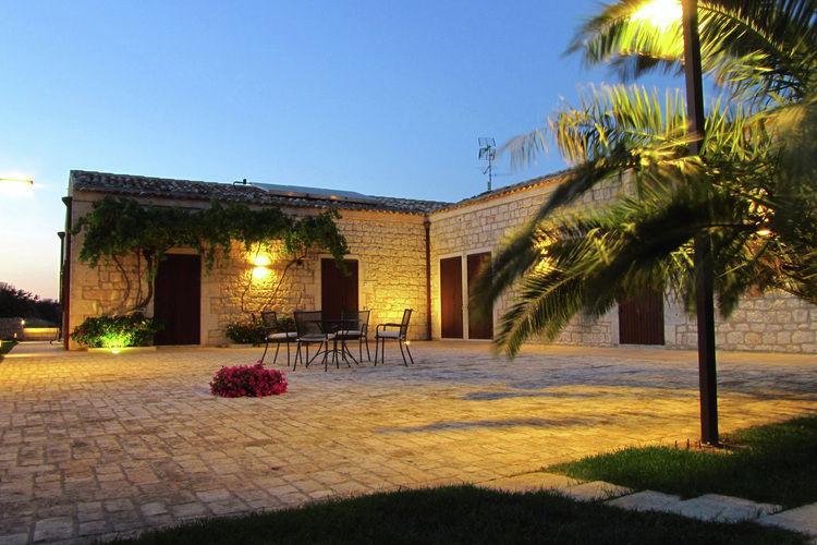 Casa Al Castello Guest House Ragusa Exterior photo